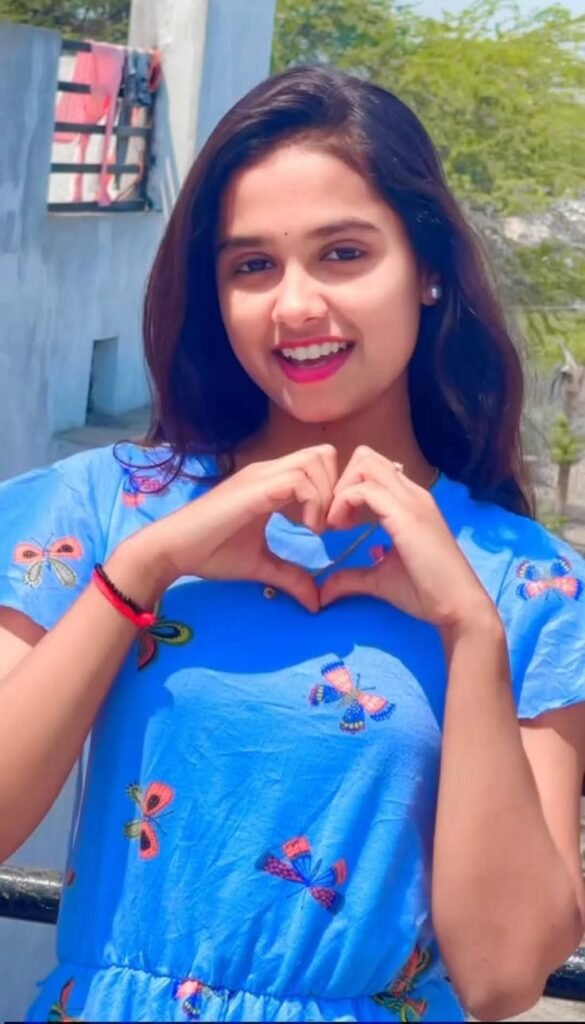 girls dp, girls images, girls photos, girls pictures, girls pics, girls wallpapers, beautiful girls dp, stylish girls dp, cute girls dp, girls profile picture